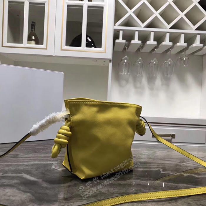 LOEWE女包 綿羊皮 Mini福袋 261843 羅意威女斜挎包  sl2077